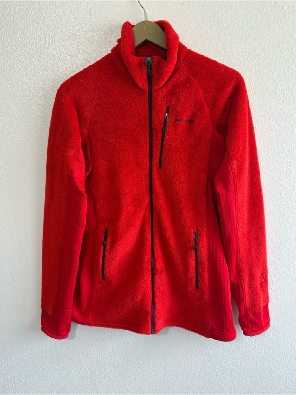 Patagonia Women’s Large Red R2 Jacket Red Fleece Outdoor Hiking Travel Gorpcore